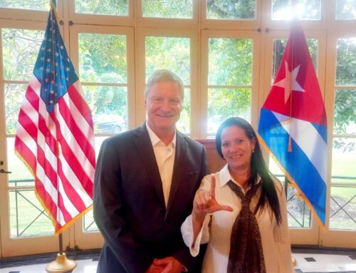 BIENVENIDO SR. ROY PERRIN LE FELICITA CUBA INDEPENDIENTE Y DEMOCRATICA (CID)